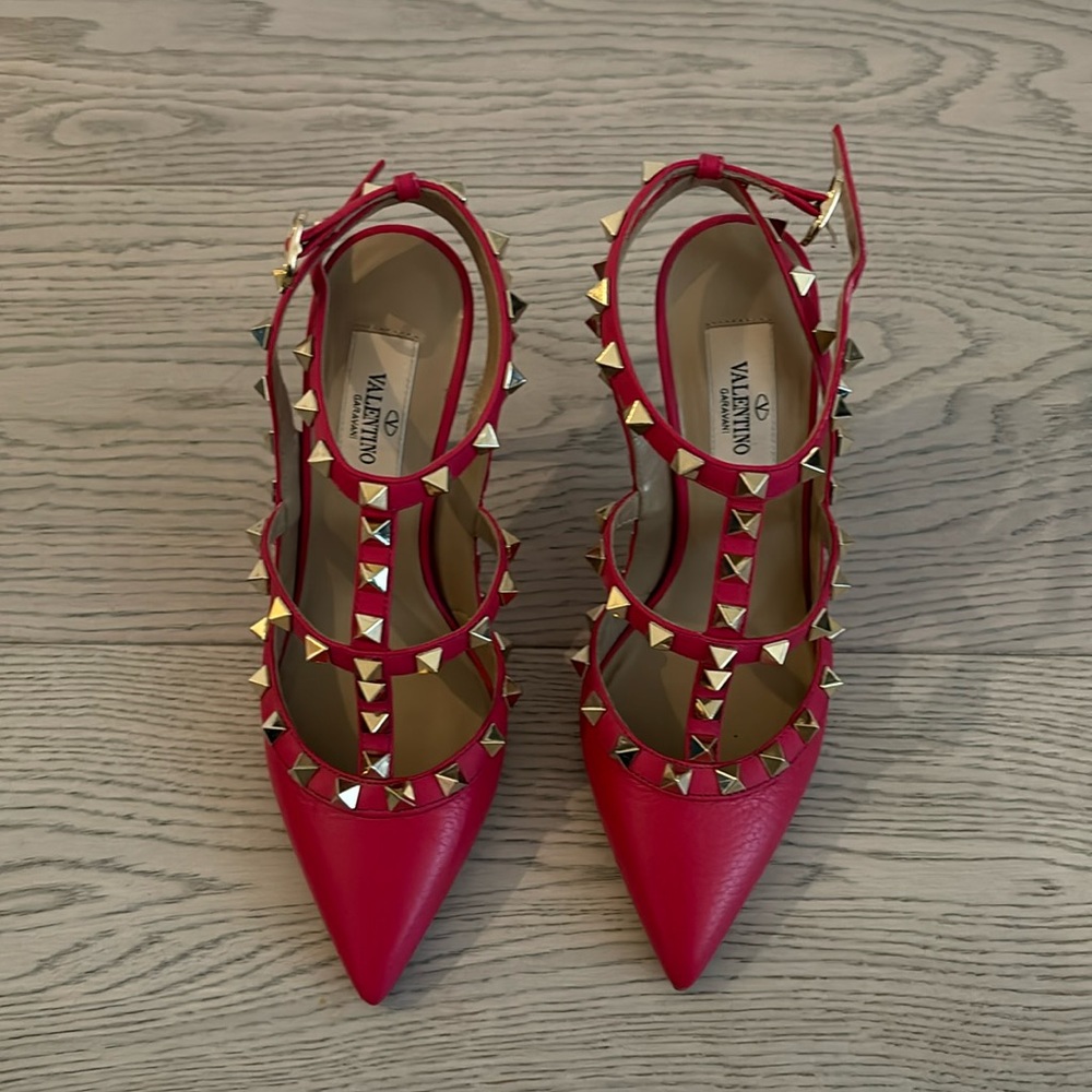 Hot pink Valentino rockstuds size 34